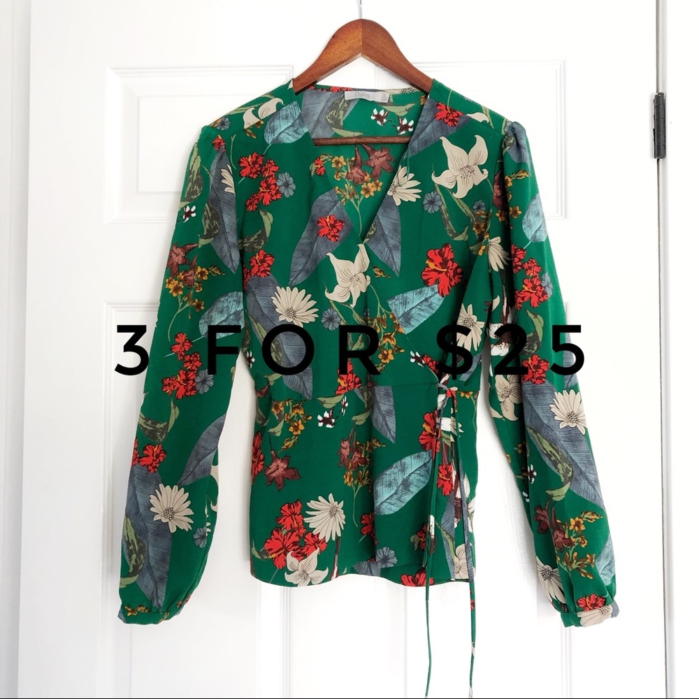3 FOR $25 Green floral long sleeve wrap top